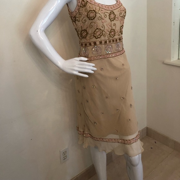 Dress size small with embroidery - Picture 6 of 8